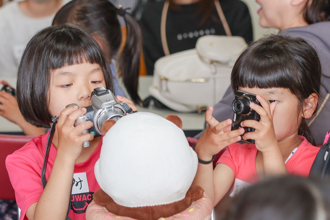 ちずカメラが撮影した「写真家　橘田龍馬さんの子供写真教室の様子」の写真