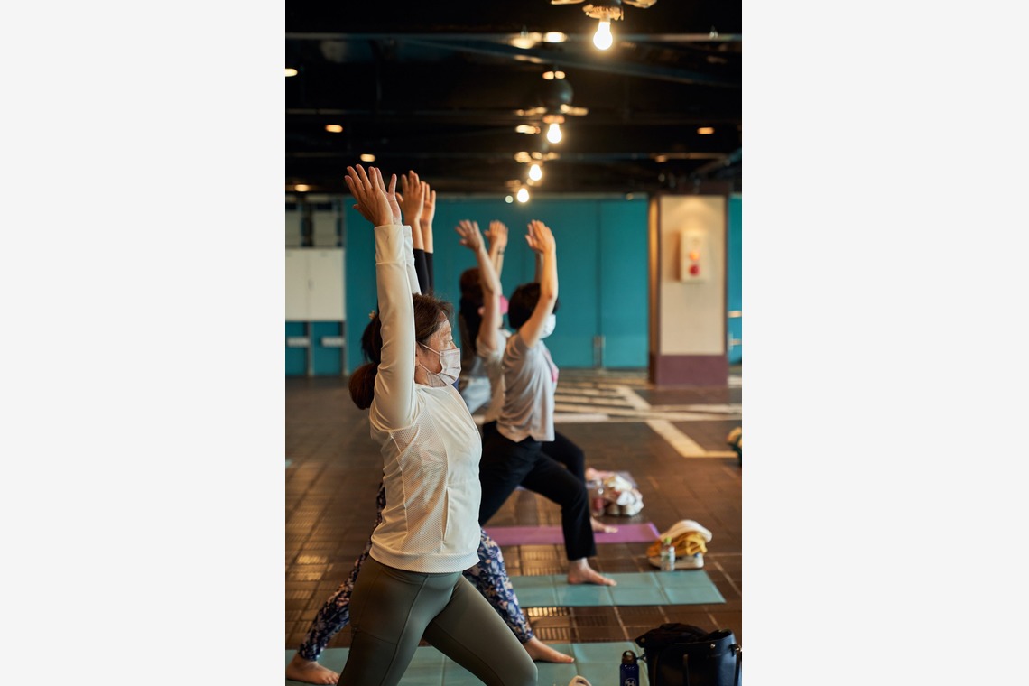 坂元寿行が撮影した「ヨガイベントの撮影」の写真