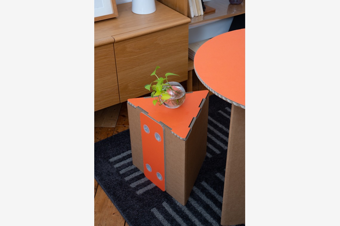 曽川拓哉が撮影した「ダンボールハウスの商品撮影」の写真