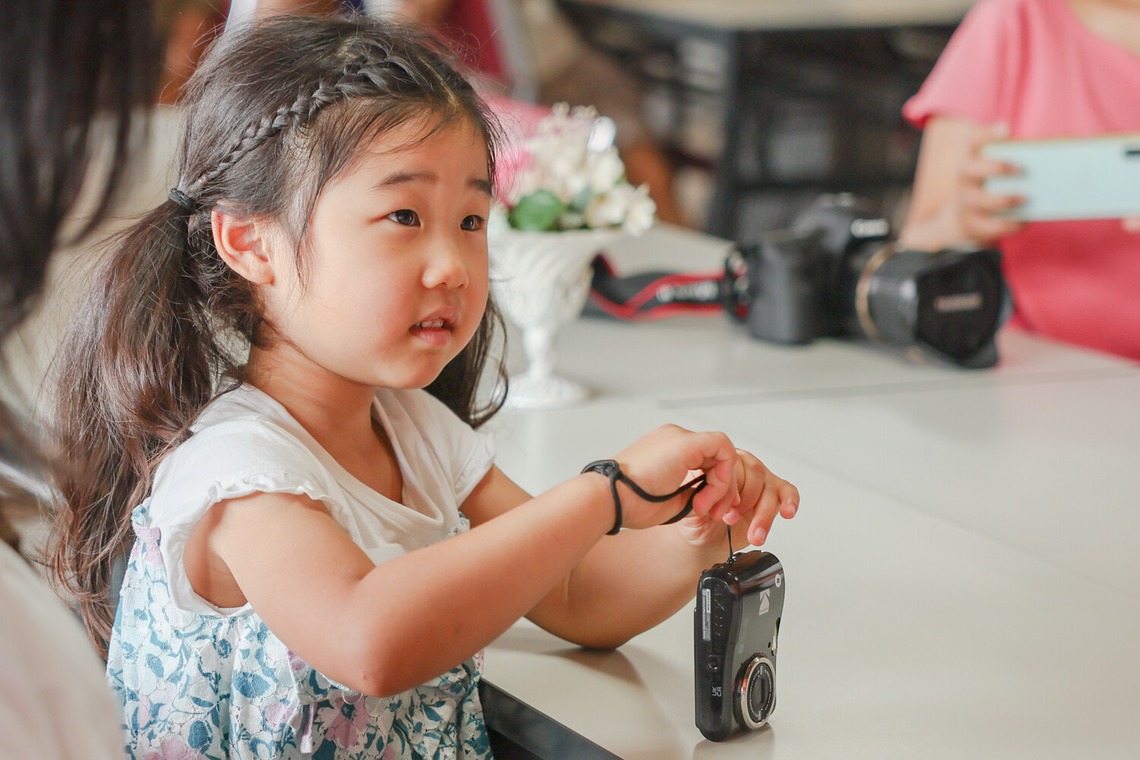 ちずカメラが撮影した「写真家　橘田龍馬さんの子供写真教室の様子」の写真