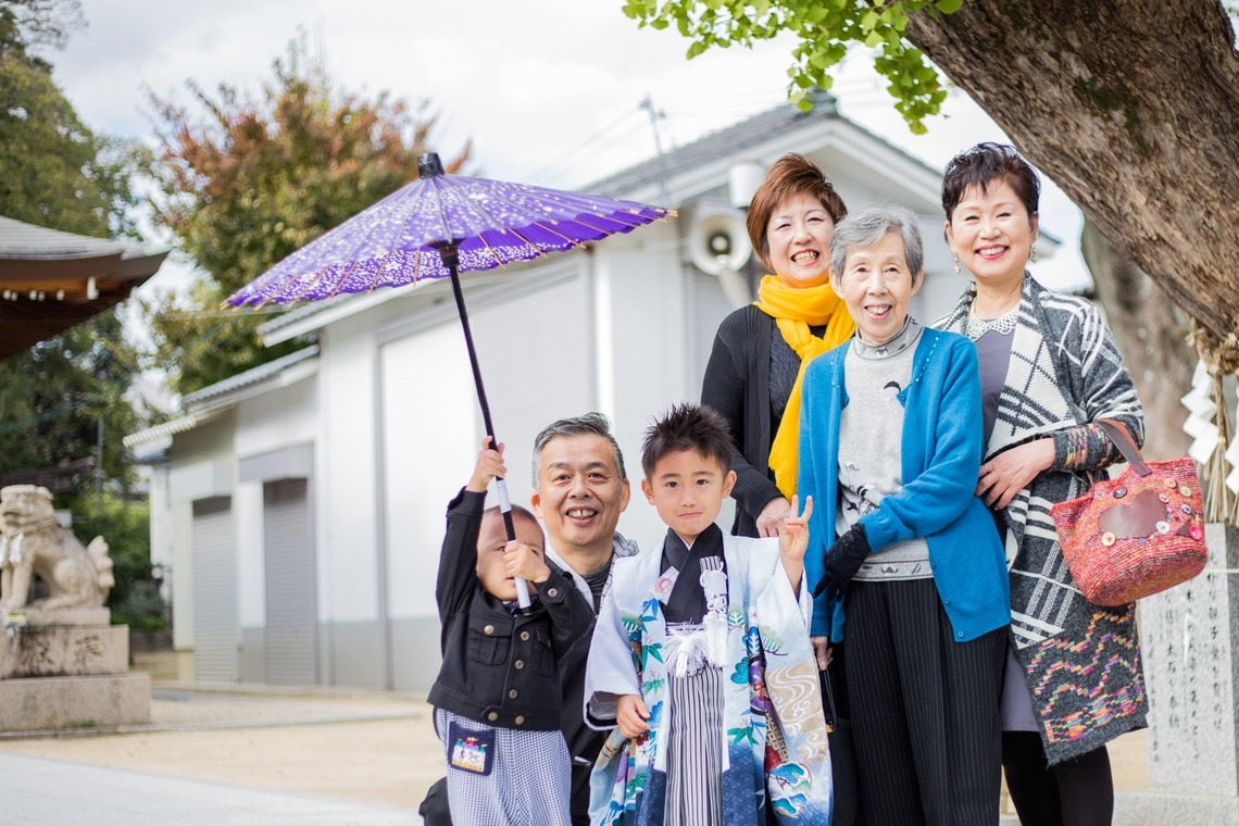 フォスタムが出張撮影した家族写真(キッズ,ベビーフォト)などが写った「5歳　七五三参り」の家族写真