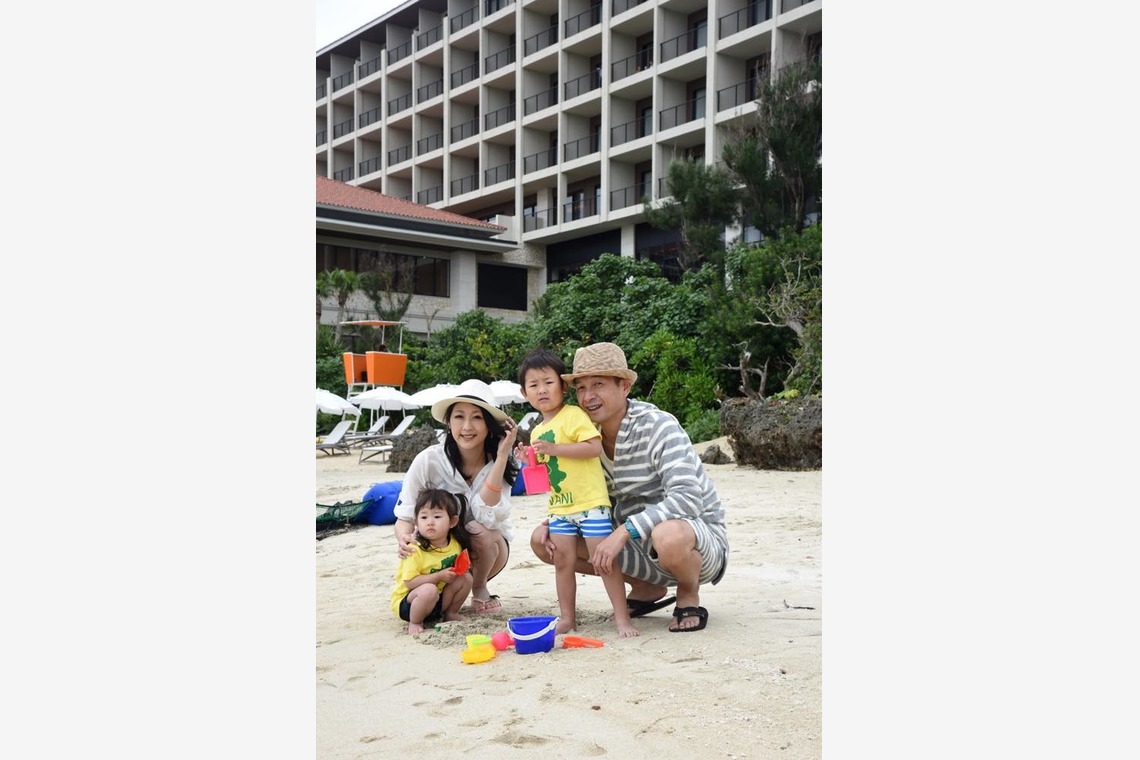 Avenir（山宮 敏明）が撮影した「ホテルで家族写真」の写真