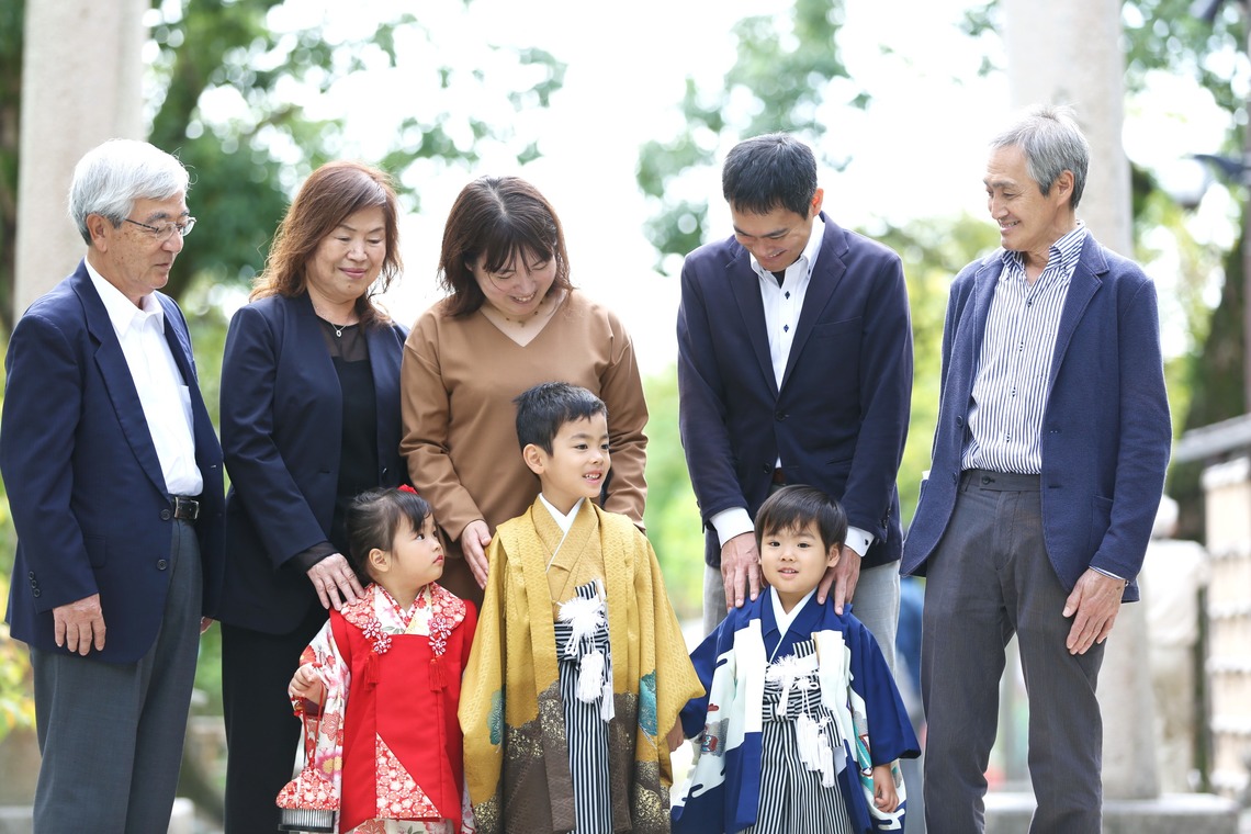 出張撮影HUG TIMEが出張撮影した家族写真(キッズ,ベビーフォト)などが写った「七五三記念撮影＠鎌倉鶴岡八幡宮」の家族写真