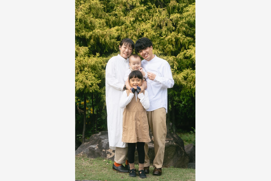 Tatsuyaが出張撮影した家族写真(キッズ,ベビーフォト)などが写った「家族写真撮影（大阪 寺ヶ池公園）」の家族写真