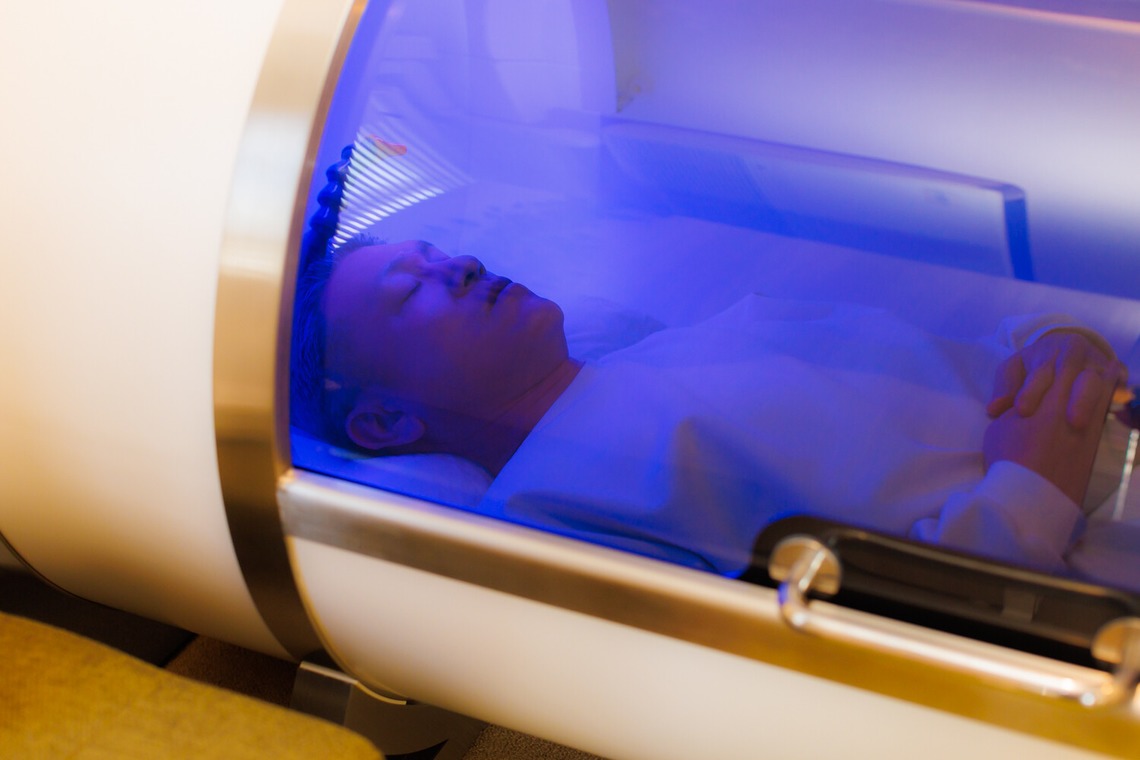 Yusuke Usuiが撮影した「水素カプセル MOPI 内観・人物撮影」の写真