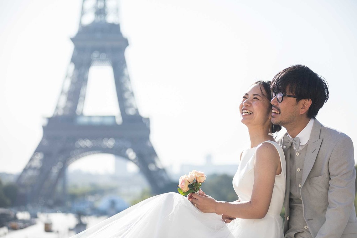 Photo of Photowedding in Paris (Eiffel Tower, Bir-Hakeim Bridge, Louvre Museum, Palais Royal) taken by Petite Nao Photography