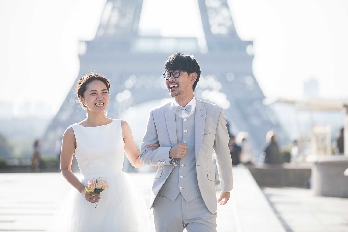 Photo of Photowedding in Paris (Eiffel Tower, Bir-Hakeim Bridge, Louvre Museum, Palais Royal) taken by Petite Nao Photography
