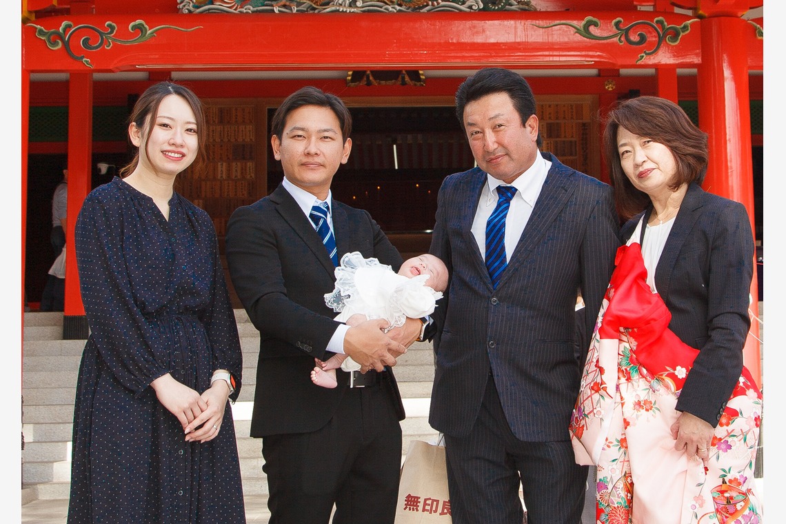 中井企画が出張撮影した家族写真(キッズ,ベビーフォト)などが写った「お宮参り」の家族写真