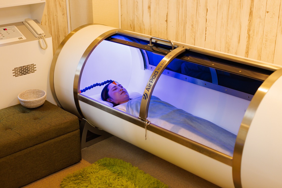 Yusuke Usuiが撮影した「水素カプセル MOPI 内観・人物撮影」の写真