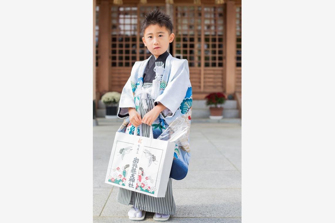 フォスタムが出張撮影した家族写真(キッズ,ベビーフォト)などが写った「5歳　七五三参り」の家族写真