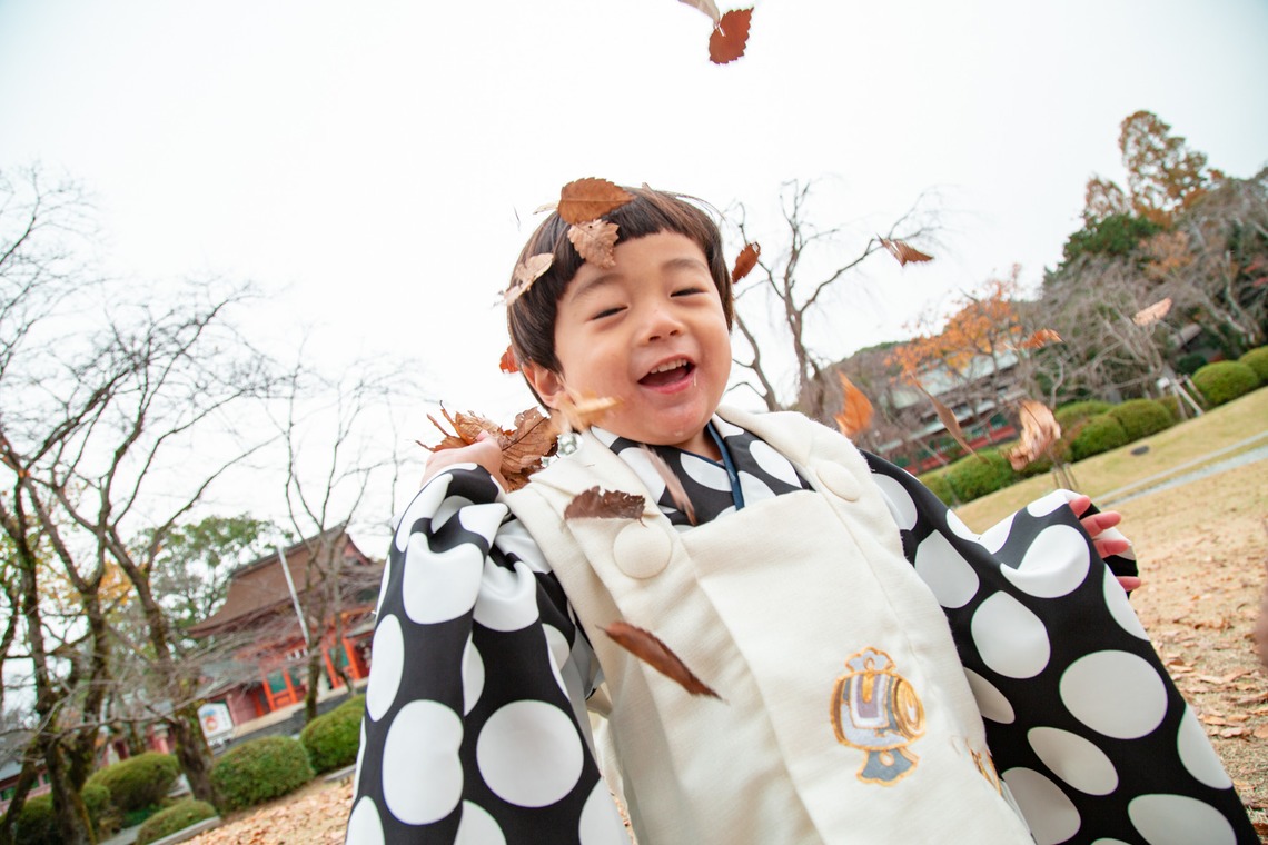 ゆのみふぉとが出張撮影した家族写真(キッズ,ベビーフォト)などが写った「七五三のお写真（人見知りの子供）」の家族写真