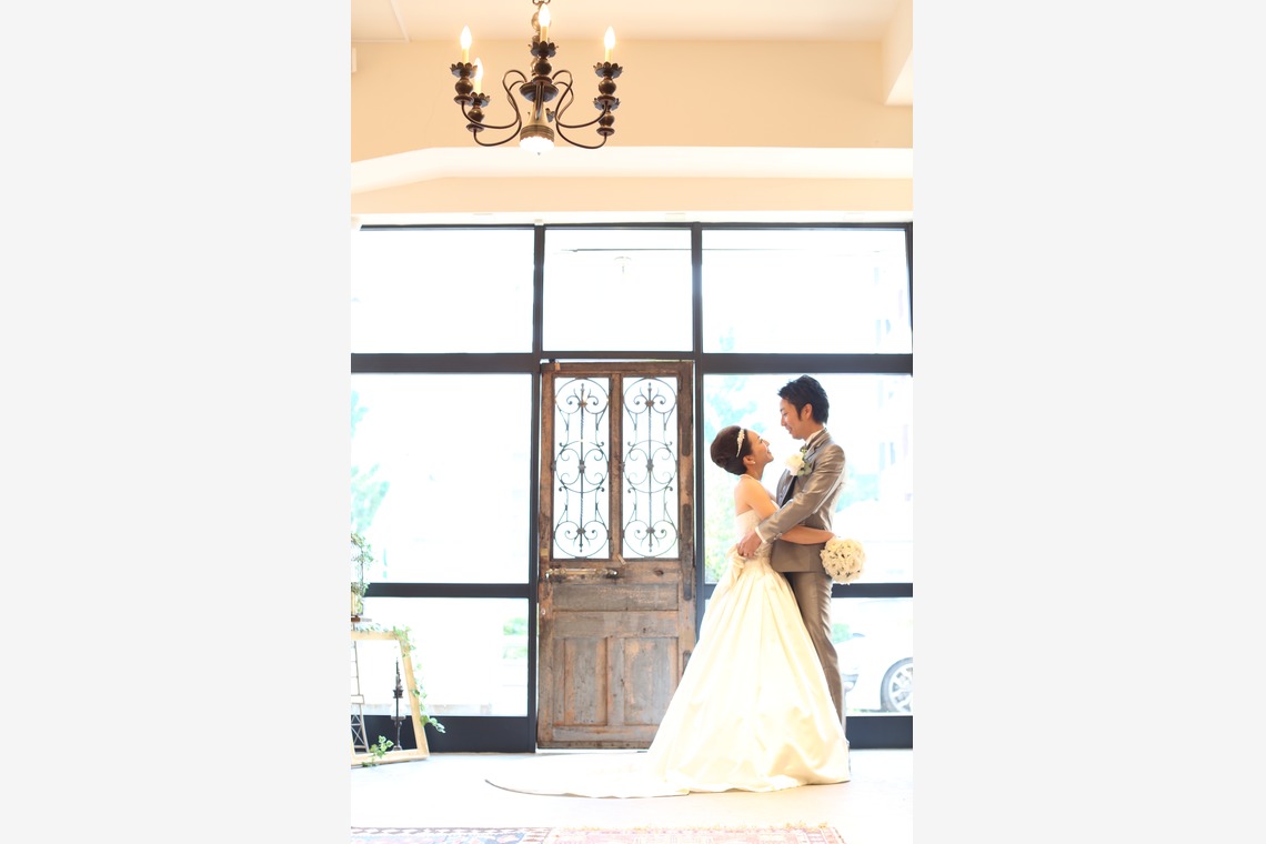 ウェディングアベニューが撮影した「アトリエスタジオ　洋装」の写真