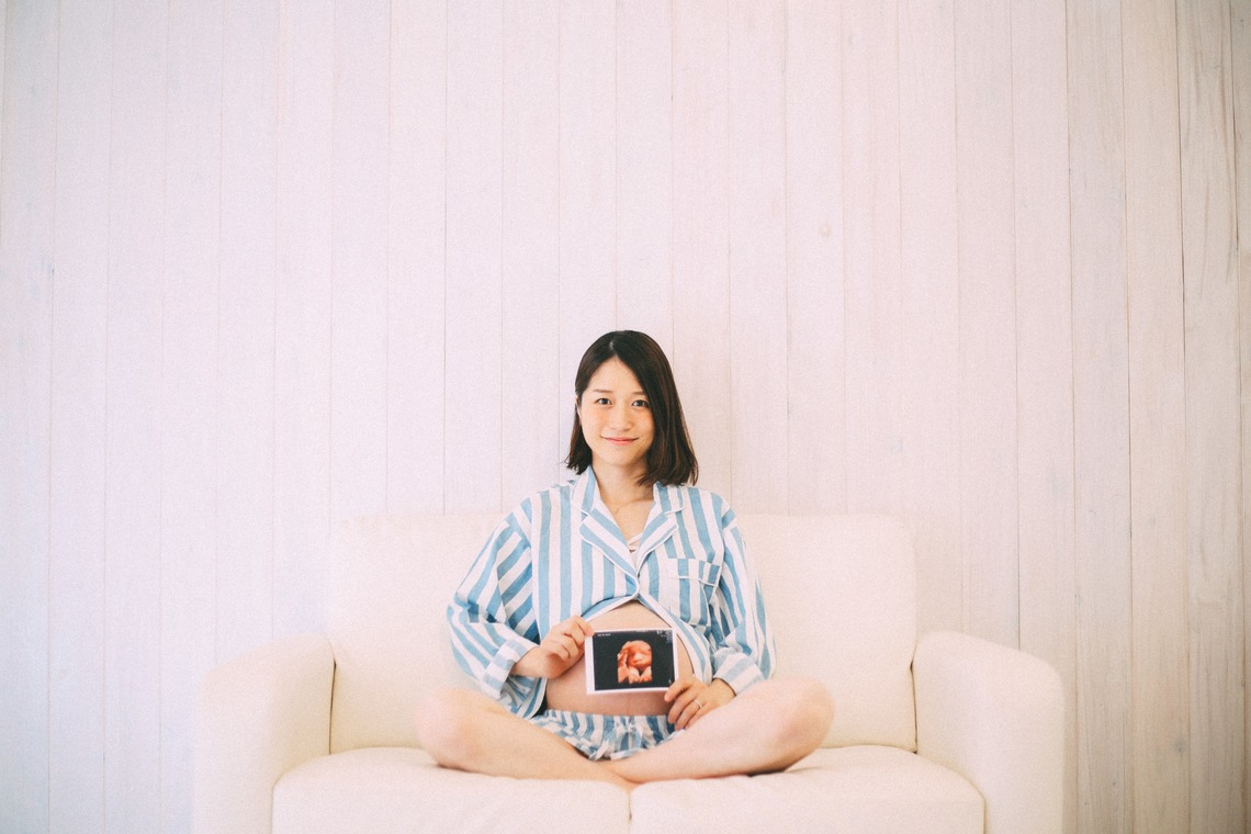 出張撮影HUG TIMEが撮影した「自宅&スタジオHUGME&湘南海でマタニティフォト♪車で送迎します♪」の写真