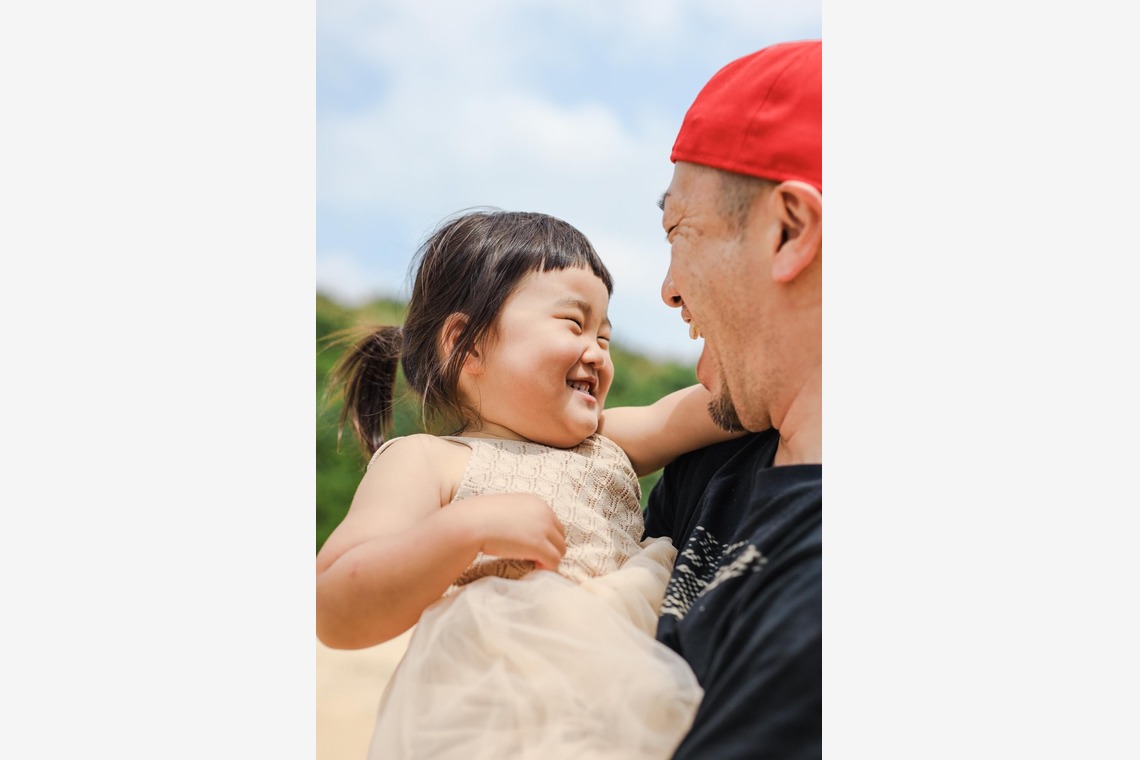ポートレート沖縄が出張撮影した家族写真(キッズ,ベビーフォト)などが写った「天真爛漫な女の子３歳の誕生日」の家族写真