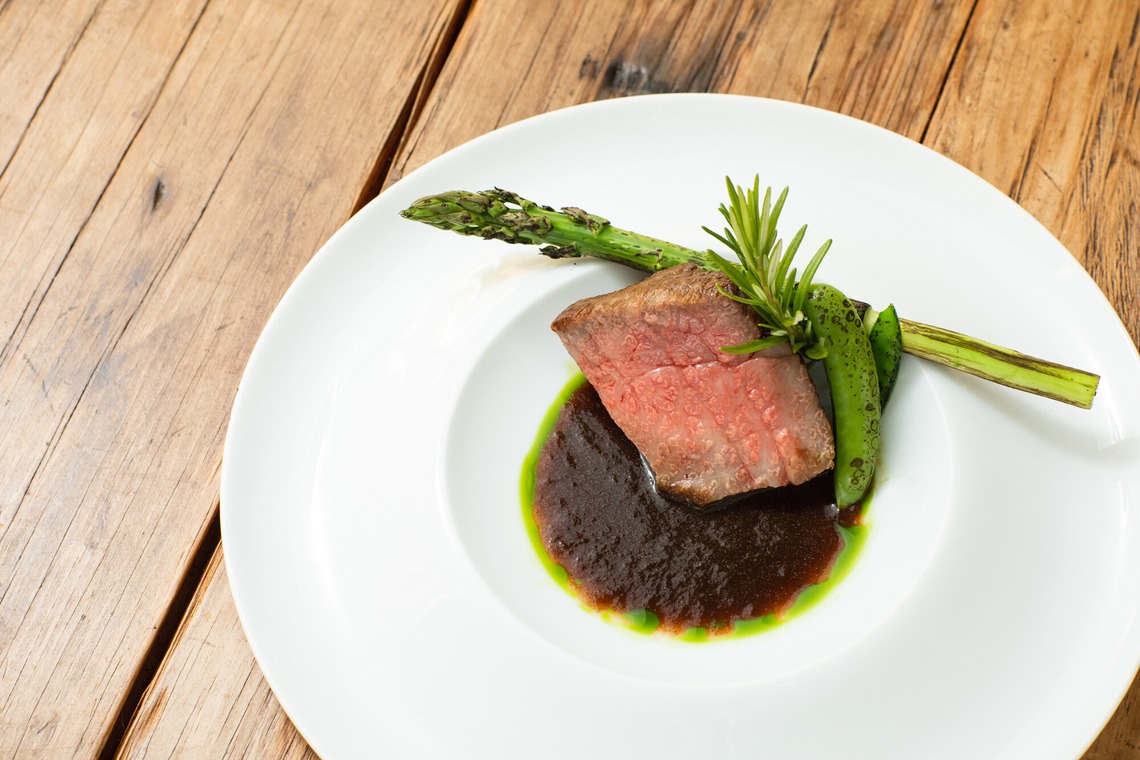 uno e creative act.が撮影した「素材にこだわるレストランのウェディングコース料理」の写真