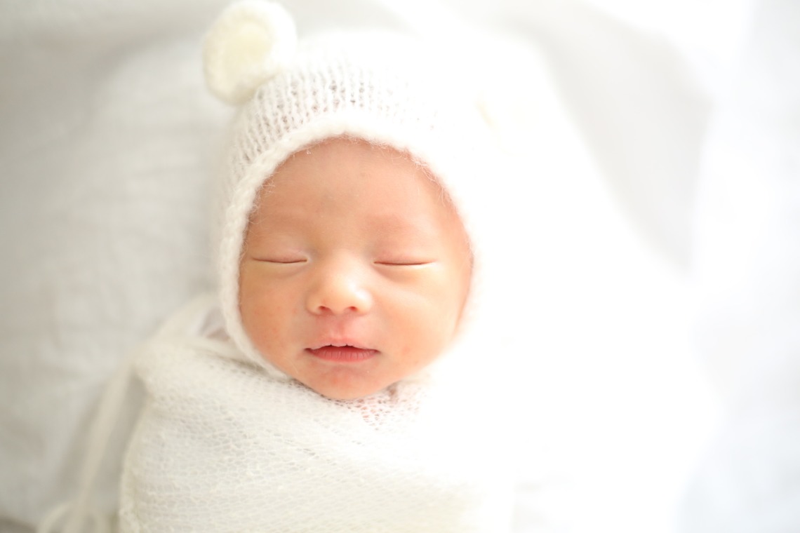 出張撮影HUG TIMEが撮影した写真のアルバム「ニューボーンフォト＠ご自宅」