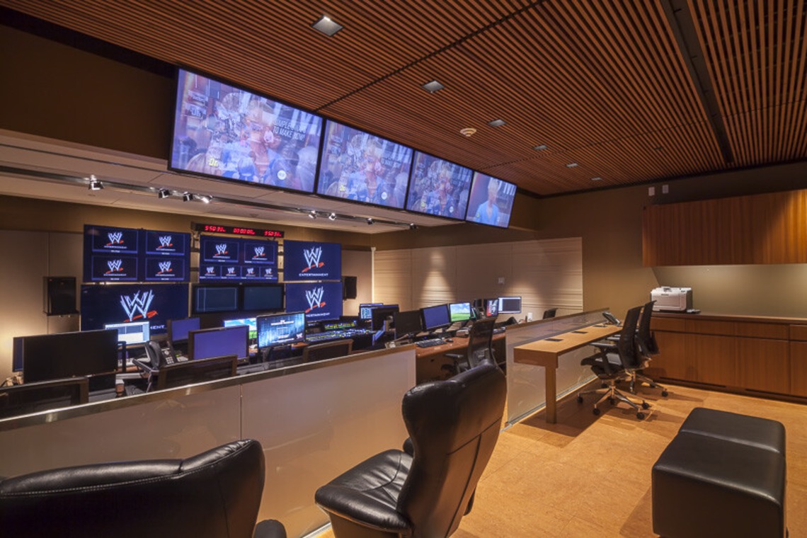 富岡敦が撮影した「テレビ・ラジオ局」の写真