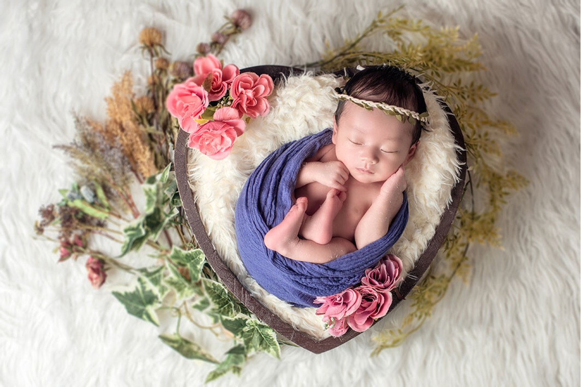 AXiS Photo Servise 藤井靖史が出張撮影した家族写真(キッズ,ベビーフォト)などが写った「ニューボーンフォト」の家族写真