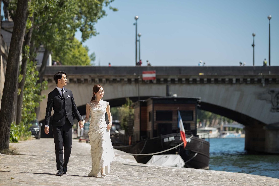 Petite Nao Photographyが撮影した「パリ、フォトウェディング（エッフェル塔＆ビルアケム橋）」の写真