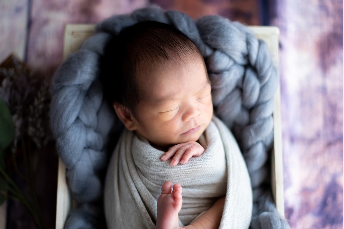 サキヤマ リエが撮影した「ベージュ系・犬のぬいぐるみ・男の子のニューボーンフォト」の写真