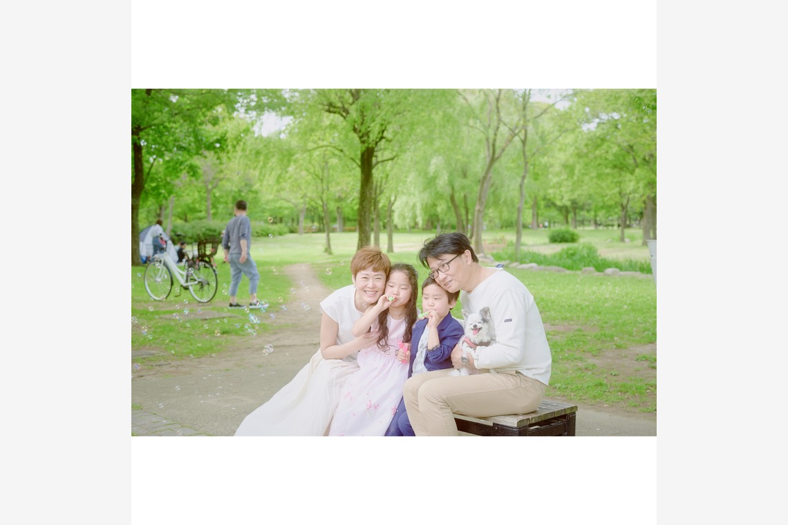 Earth Creative Productsが出張撮影した家族写真(キッズ,ベビーフォト)などが写った「ファミリー」の家族写真