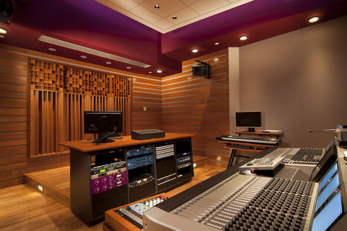 富岡敦が撮影した「テレビ・ラジオ局」の写真