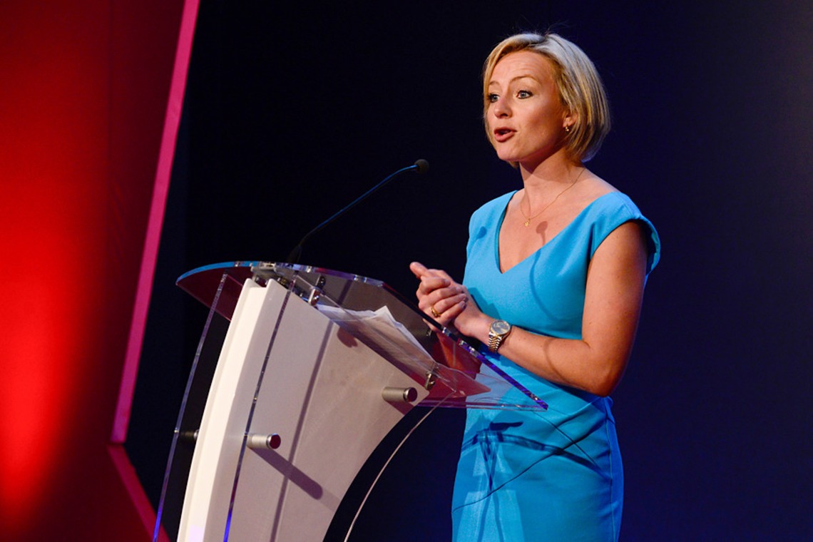 シドニー・クリエイティブフォトグラフィーが撮影した写真のアルバム「雑誌、広告、景色、カタログ、人物、芸能人等」