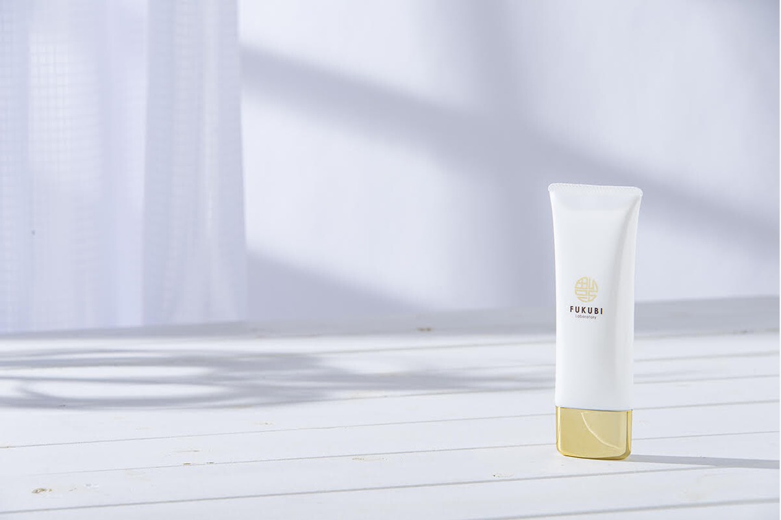 株式会社エスオーエスカンパニーが撮影した「化粧品イメージ撮影」の写真