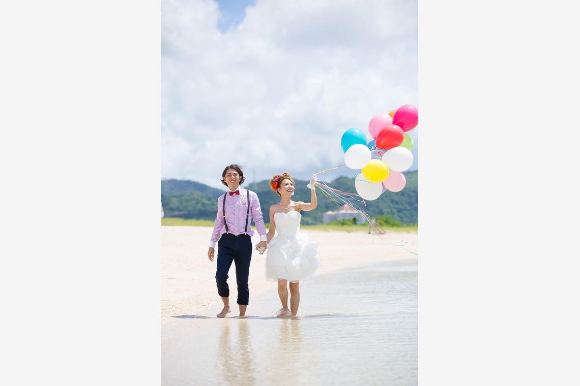 ウエディングラウンジが撮影した「ビーチフォトウェディング」の写真