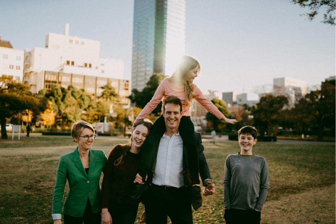 Spicer & Naoiが撮影した「映画のワンシーンのような家族写真」の写真