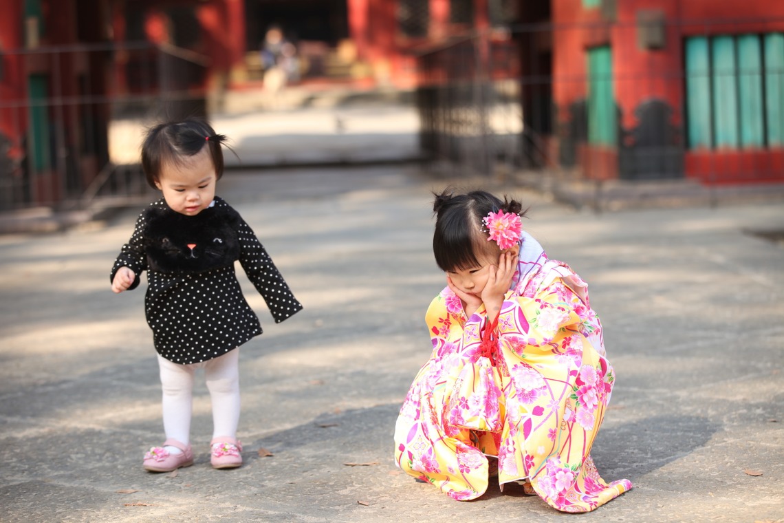 Kan Suzuki  photographyが出張撮影した家族写真(キッズ,ベビーフォト)などが写った「根津神社　七五三」の家族写真