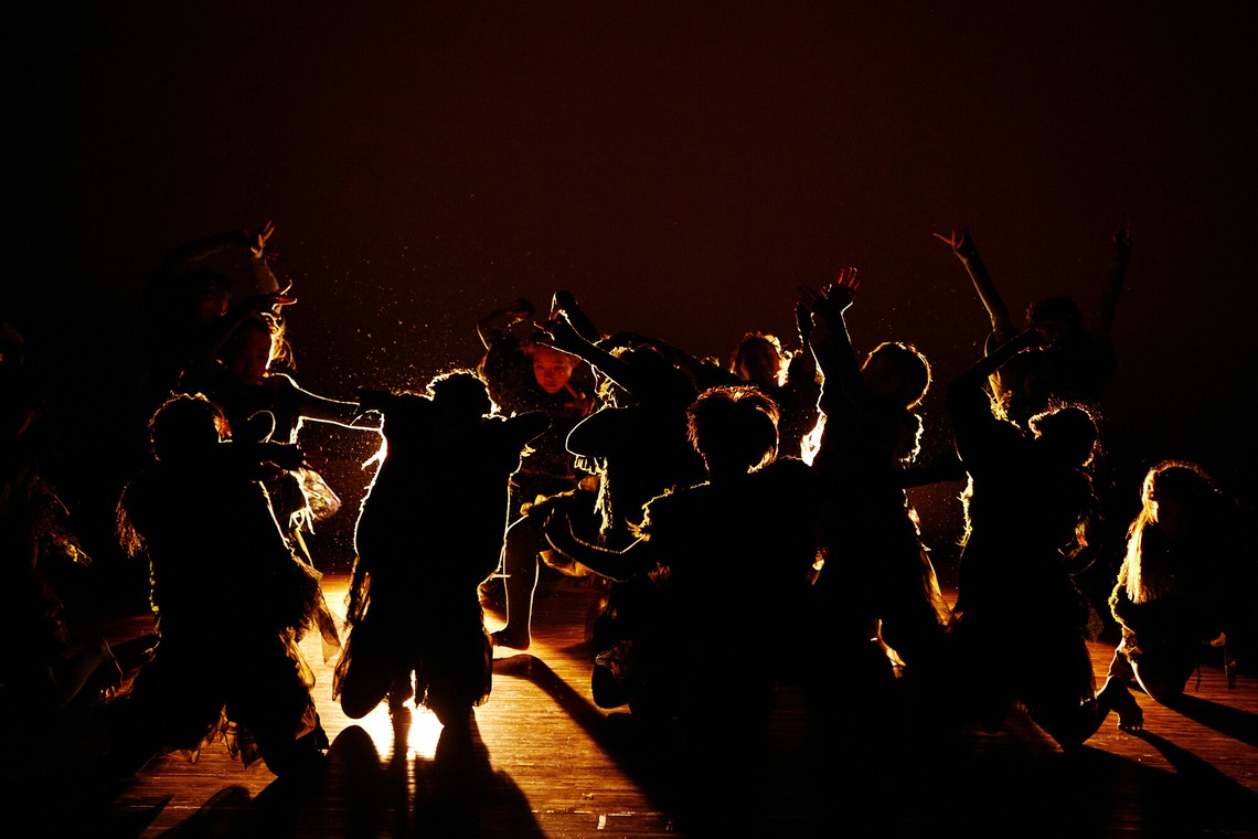 アドネフォトが撮影した写真のアルバム「ダンス」