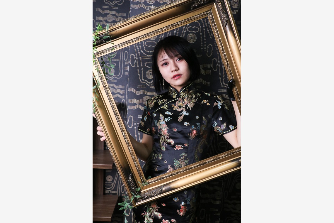 森優希が撮影した写真のアルバム「MaidCafe Selene」