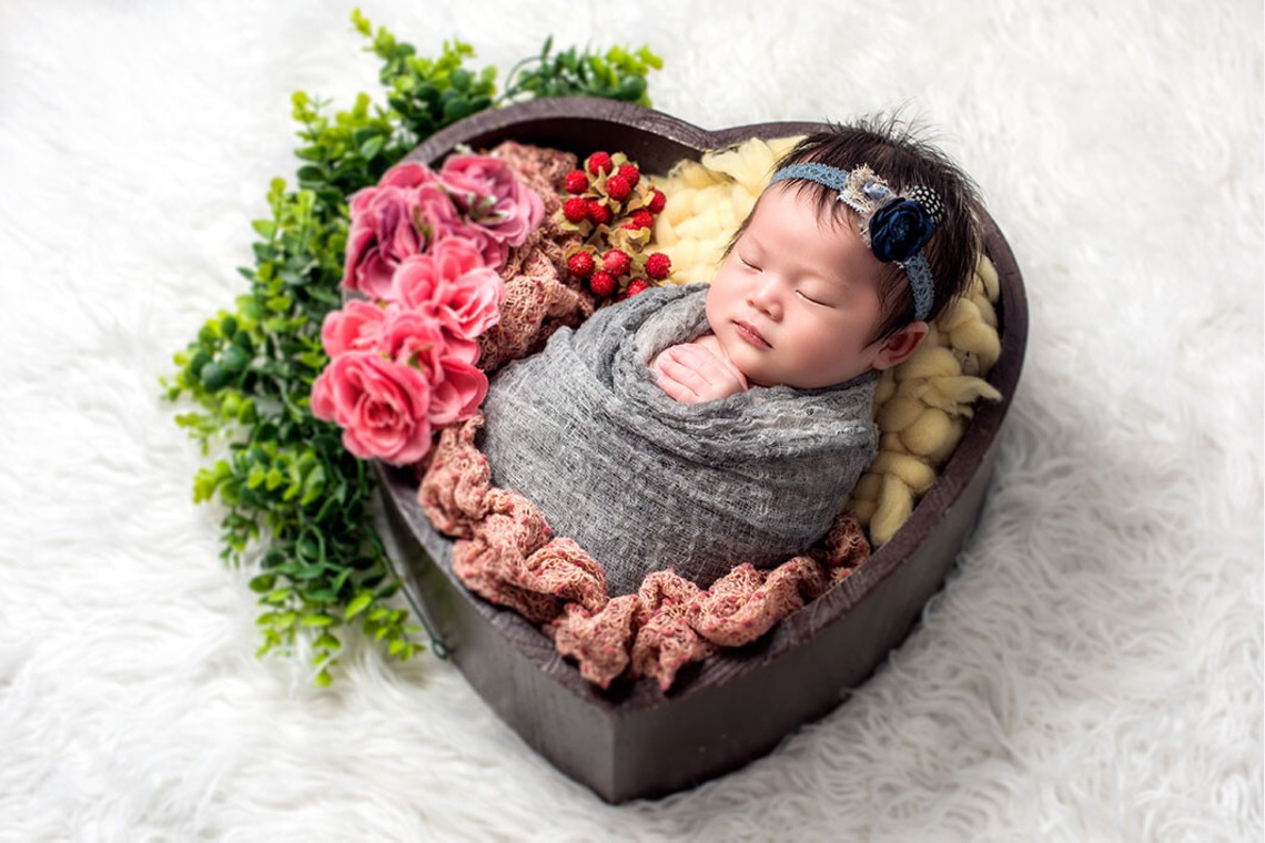 AXiS Photo Servise 藤井靖史が出張撮影した家族写真(キッズ,ベビーフォト)などが写った「ニューボーンフォト」の家族写真