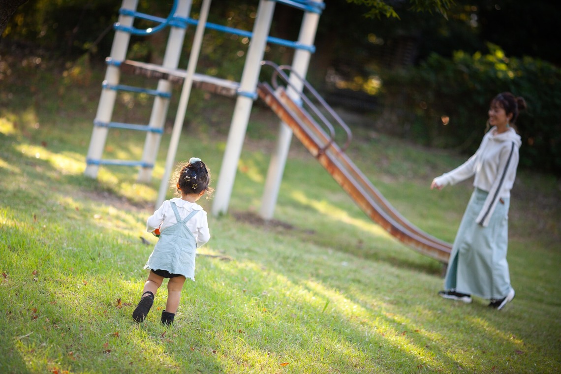 スタイリッシュ株式会社が出張撮影した家族写真(キッズ,ベビーフォト)などが写った「六甲アイランドファミリーフォトA」の家族写真