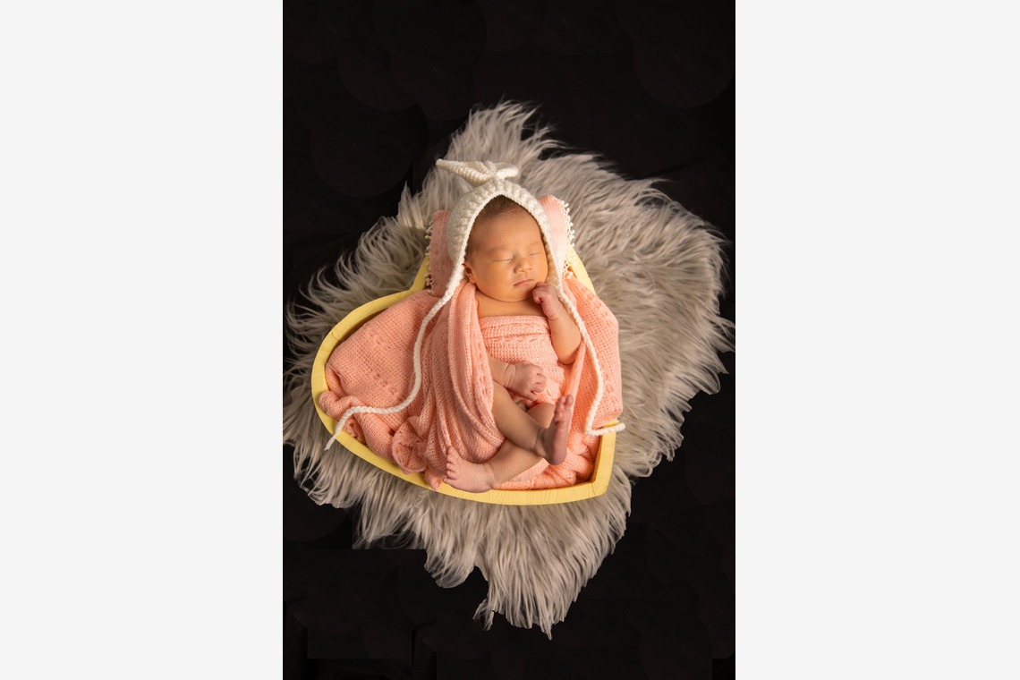 岩坪眞一郎が出張撮影した家族写真(キッズ,ベビーフォト)などが写った「ニューボーンフォト」の家族写真