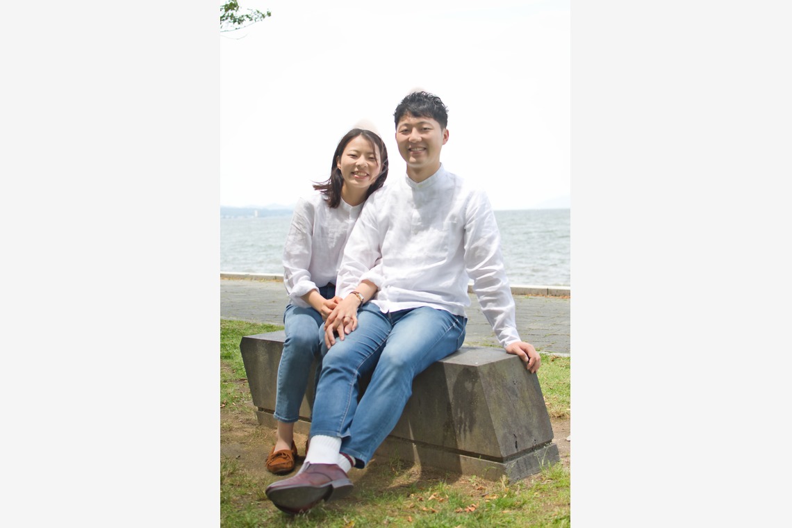 坂田年彦が撮影した旅行先の記念撮影のアルバム「カップルフォト」