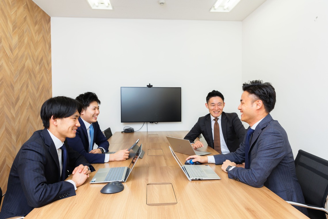 松井シンジが撮影した「インタビュー・ミーティング撮影」の写真