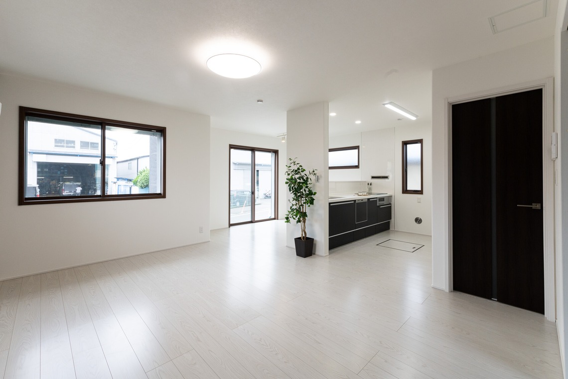 小倉里奈が撮影した写真のアルバム「建築/竣工」