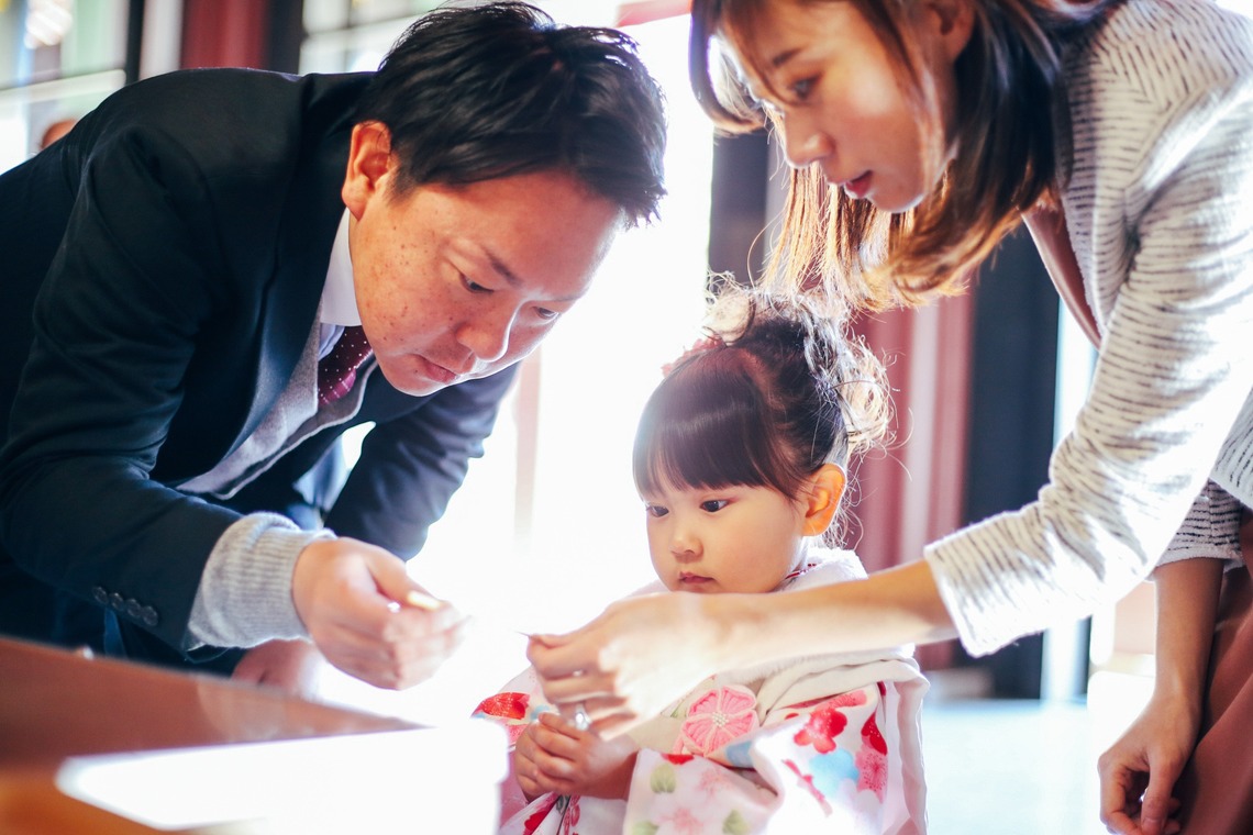 出張撮影HUG TIMEが出張撮影した家族写真(キッズ,ベビーフォト)などが写った「七五三出張撮影＠川崎大師」の家族写真