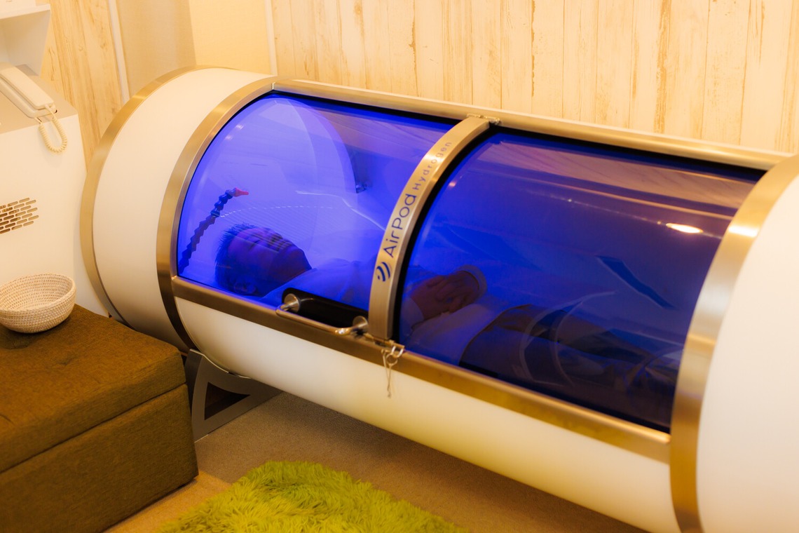 Yusuke Usuiが撮影した「水素カプセル MOPI 内観・人物撮影」の写真