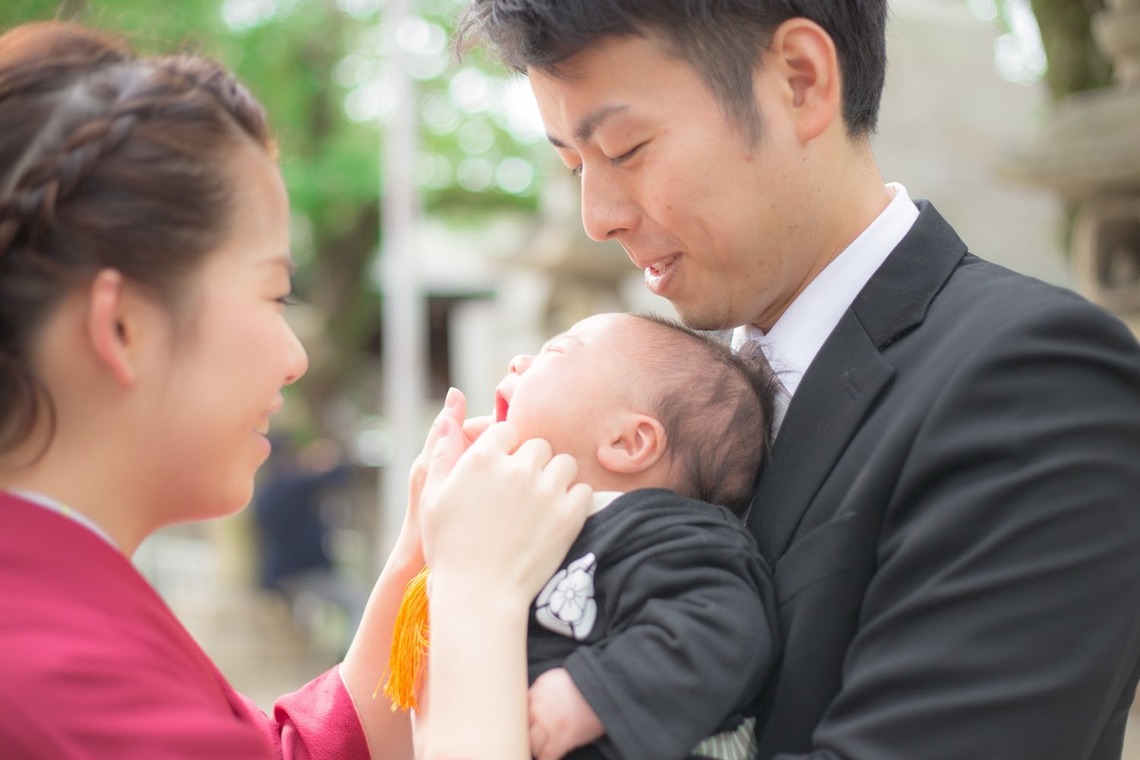フォスタムが出張撮影した家族写真(キッズ,ベビーフォト)などが写った「お宮参り撮影」の家族写真