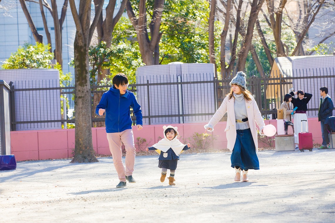 KIRAが撮影した写真のアルバム「友達の子供を新宿の公園で」