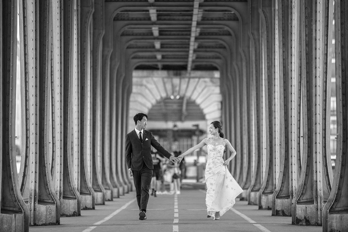 Petite Nao Photographyが撮影した「パリ、フォトウェディング（エッフェル塔＆ビルアケム橋）」の写真