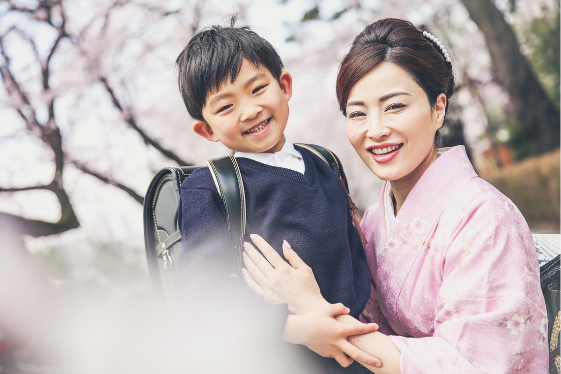 Layla Shibukawa Photographyが出張撮影した家族写真(キッズ,ベビーフォト)などが写った「入学式」の家族写真