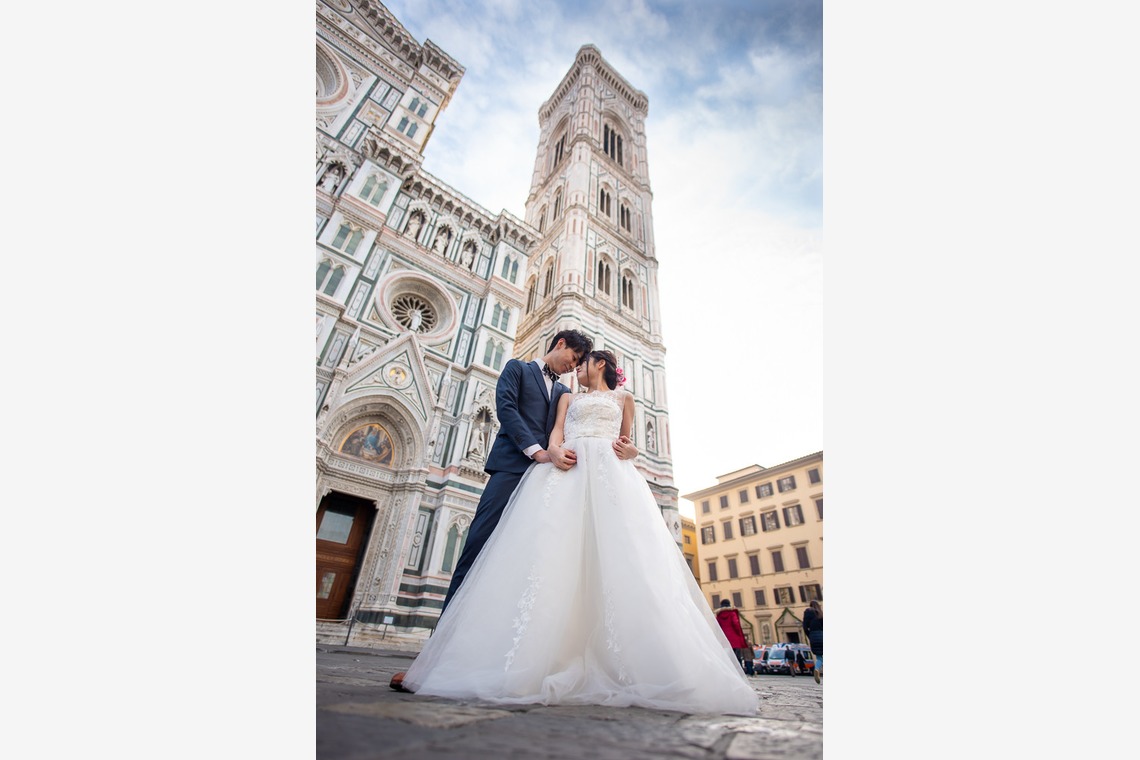 Album of the Honeymoon Photo Shoot taken by MOMO - Florence wedding location photo