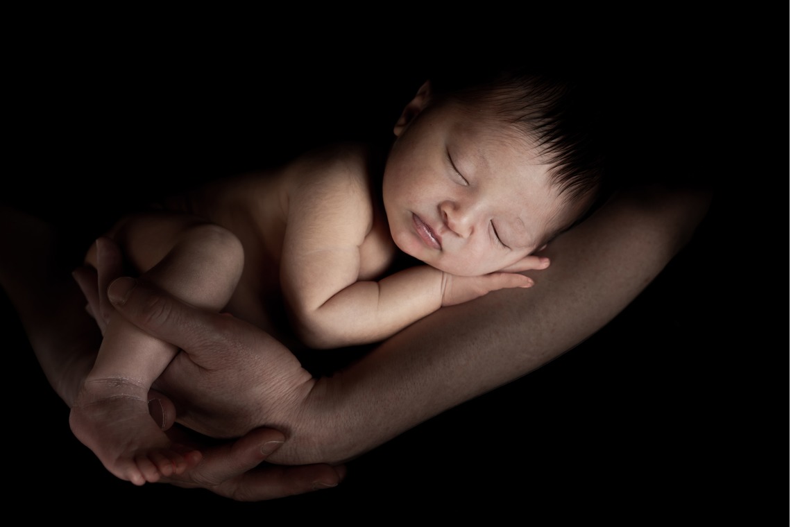 サキヤマ リエが撮影した「ラベンダー系・黒背景・女の子のニューボーンフォト 」の写真