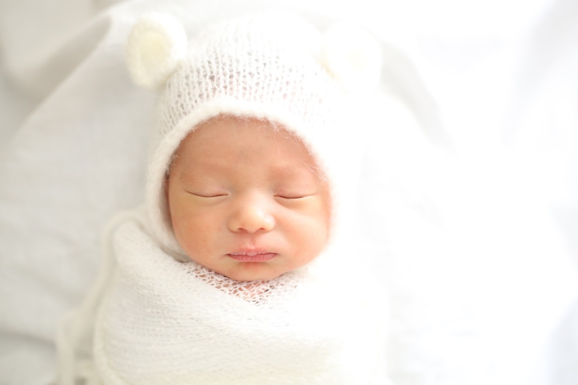 出張撮影HUG TIMEが撮影した写真のアルバム「ニューボーンフォト＠ご自宅」