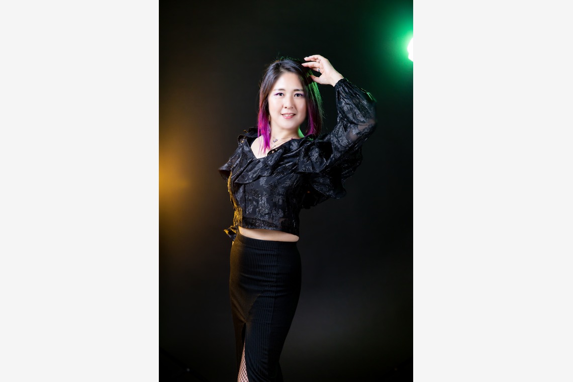 踊るカメラマンAKIRAが撮影した写真のアルバム「ダンサーポートレート」