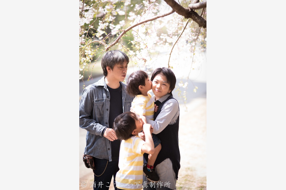 酒井こうへい写真製作所が撮影した写真のアルバム「公園でファミリーフォト」